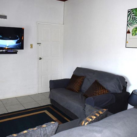 Harriott Heights Apartment Мандевил Екстериор снимка
