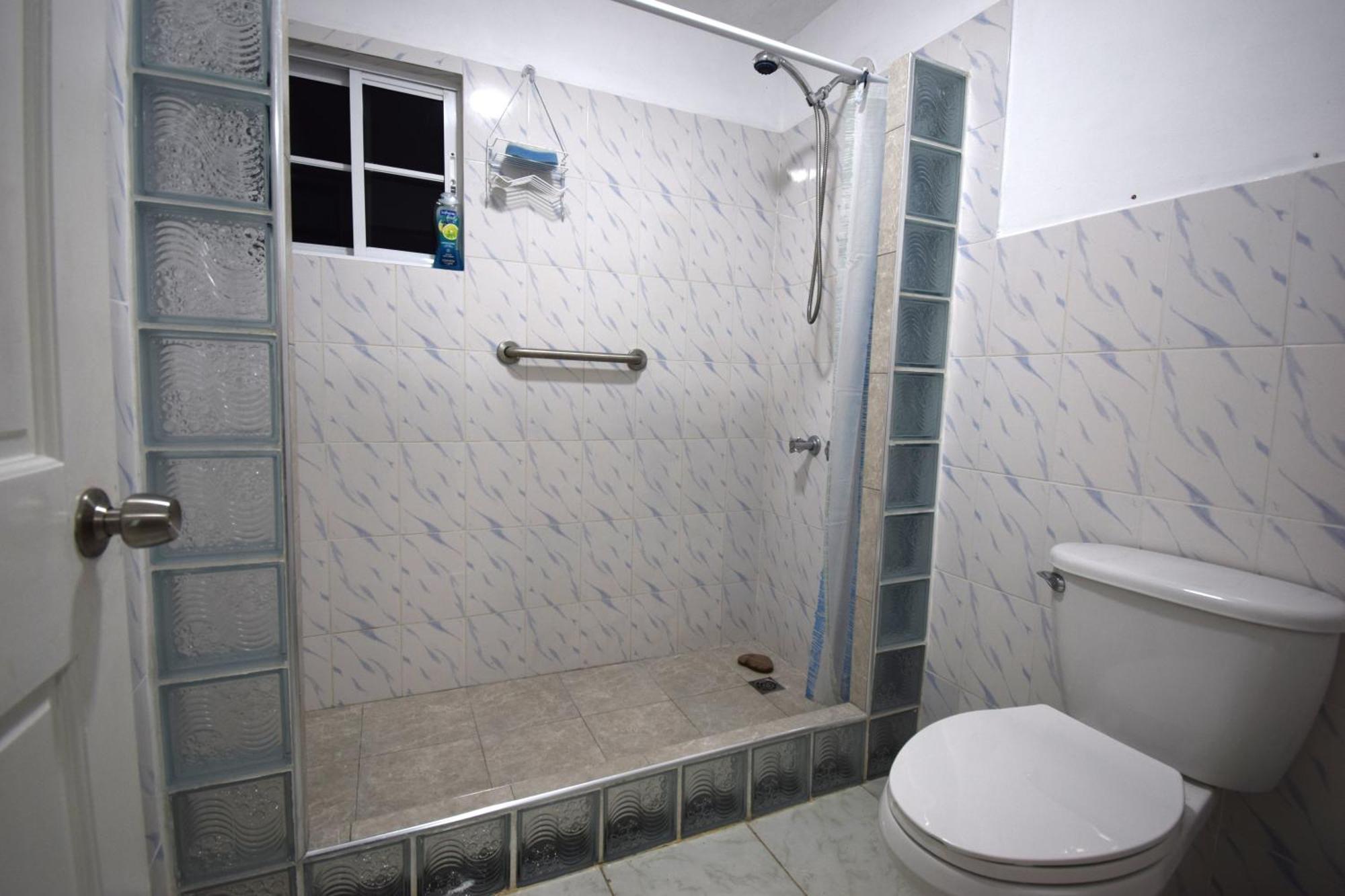 Harriott Heights Apartment Мандевил Екстериор снимка