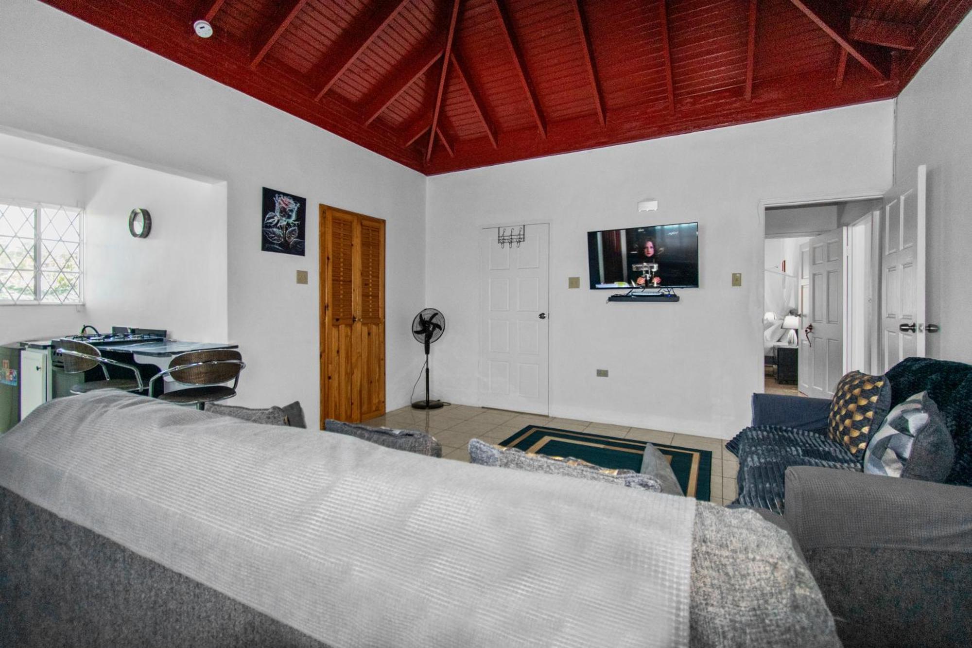 Harriott Heights Apartment Мандевил Екстериор снимка